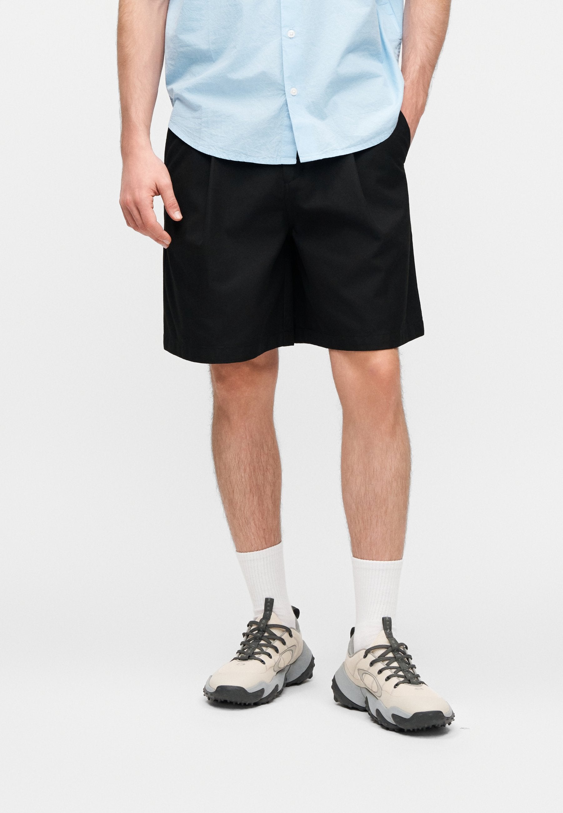 Obey DEAN PLEATED - Shorts - black
